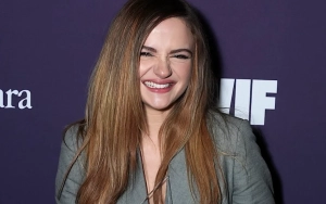 Joey King's Fast Reflexes Saves Her From Wardrobe Mishap at Gala