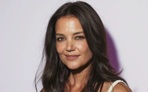 Katie Holmes Masters Fall Fashion During New York City Stroll