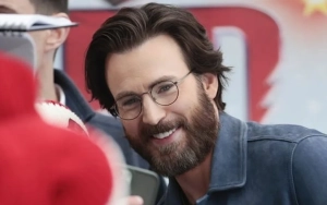 Chris Evans' Dramatic Transformation Stuns Fans at 'Red One' Premiere