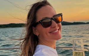 Jennifer Garner and BF John Miller Put on Loved-Up Display on Romantic Stroll