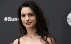 Anne Hathaway and Son Nearly Collide With Knicks Player