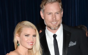 Jessica Simpson Ditches Ring Again as She Parties Without Husband Eric Johnson