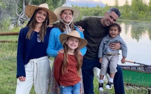 Jessica Alba and Husband Cash Warren Pose With 3 Kids for Family Picture on Thanksgiving