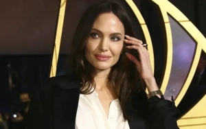 Angelina Jolie Goes Barefoot During Her First Talk Show Appearance in Decade