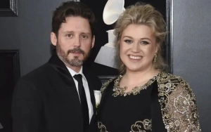Kelly Clarkson Throws Shade at Ex-Husband Brandon Blackstock in Christmas Video