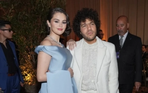 Selena Gomez Left Blushing After Awkward Golden Globes Joke 