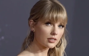 Taylor Swift Ditches Travis Kelce for Girls' Night Out on Eve of Super Bowl