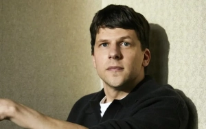 Jesse Eisenberg Regrets His Approach to 'SNL' Hosting Gig: 'I Only Have Bad Memories'