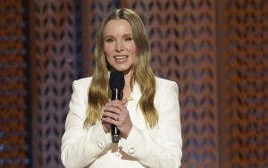 Kristen Bell Changes Lyrics to 'Frozen' Song, Pokes Fun at Timothee Chalamet at 2025 SAG Awards