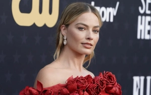 Margot Robbie Is Somber Bride on Set of 'Wuthering Heights' 