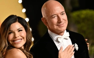 Jeff Bezos Falls Into Ditch in His Rush to Hug Fiancee Lauren Sanchez After Her Space Trip
