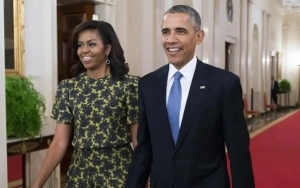 Barack Obama Steps Out Without Wife Michelle for Dinner with Daughters