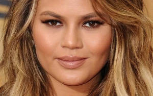 Chrissy Teigen Celebrates 52 Days of Sobriety After Relapse