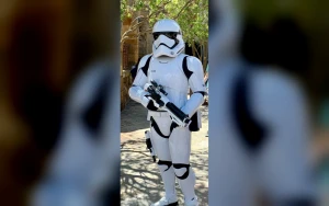 Disney World Stormtrooper’s Hilariously Harsh Response to Guest’s Kiss