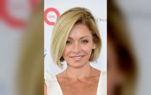 Kelly Ripa Regrets Skipping Flowers at Her $179 Vegas Wedding with Mark Consuelos