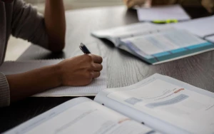 How to Build a Persuasive Essay Paper With Strong Evidence