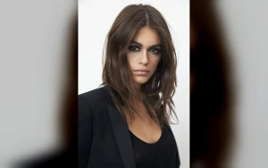 Kaia Gerber Channels Cindy Crawford’s Iconic 80s Style on Jimmy Kimmel Live!
