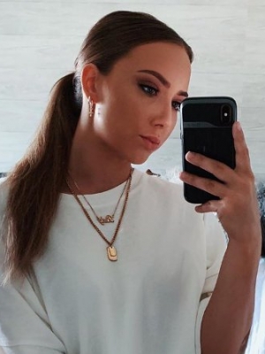 Eminem's Daughter Hailie Scott Mathers Drives Fans Crazy Over Her Calves in New Selfie