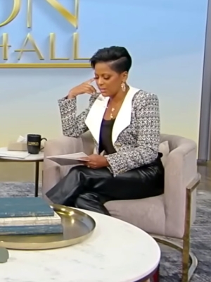 Tamron Hall Makes It Clear That Yolanda Adams Is Her Friend After Kim Burrell Tries to Call Her Out 