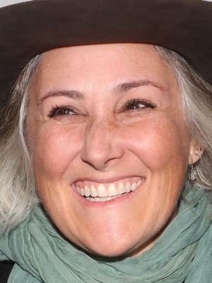Ricki Lake Strips Down to Birthday Suit After Having 'Complete Self-Acceptance'