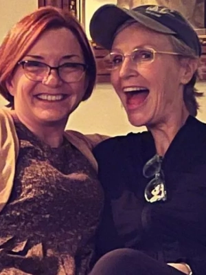 Jane Lynch Moves to Small Town With Her Wife to Get Away From 'Macabre' World