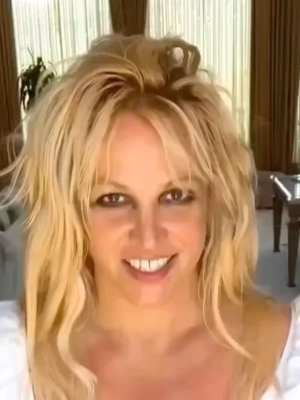 Britney Spears Encourages Her Fans to Bare Their Bums