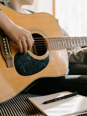 Top 10 Acoustic Guitar Songs Every Player Should Master