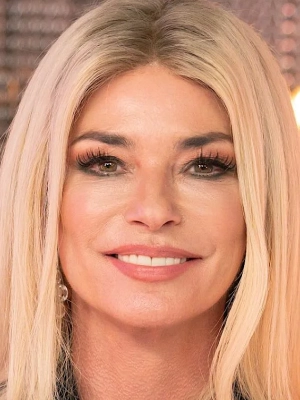 Shania Twain Unfazed by Criticisms Over Unrecognizable Look Due to Pink Hair