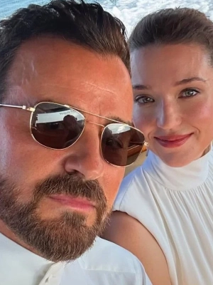 Justin Theroux Weds Nicole Brydon Bloom on Secluded Mexico Beach