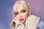 Grimes Unrecognizable in New Picture After Sporting Face Bandages