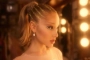 Ariana Grande Changes Her Signature Make-Up After Going Blonde