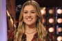 Kelly Clarkson Recalls Going Commando During On-Stage Wardrobe Malfunction