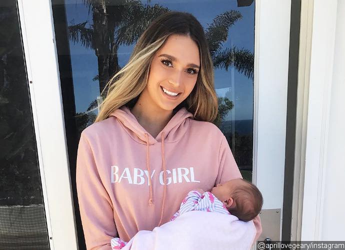 Robin Thicke S Girlfriend Shares First Photo Of Their Baby Girl