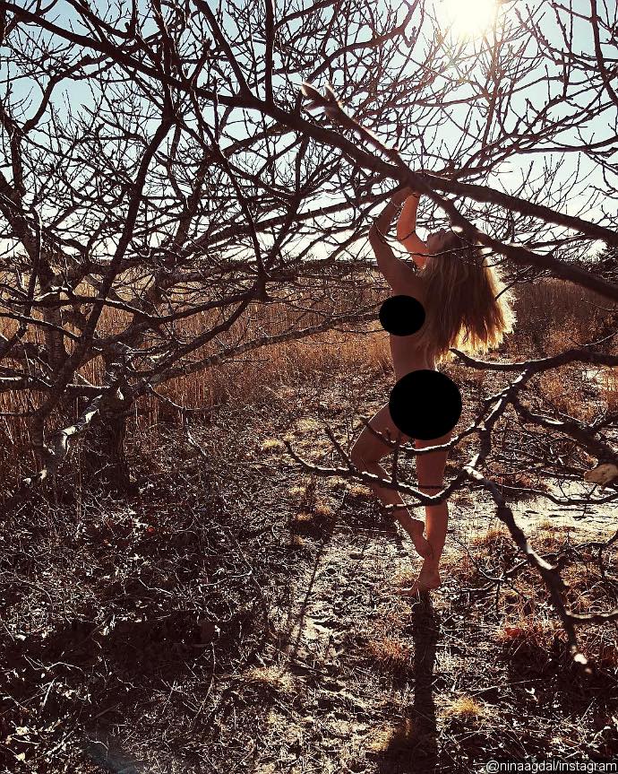 JD_1060_01 | Walking nude Nude in the woods | Infinite 