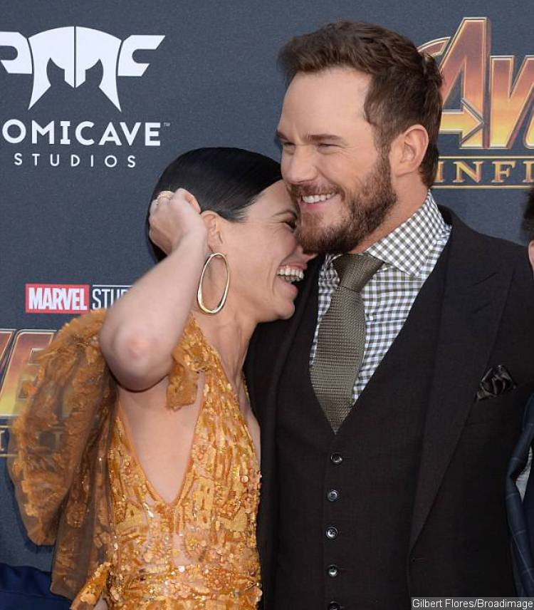 Chris Pratt and Evangeline Lilly get flirty