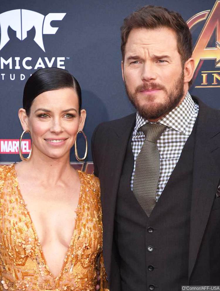 Chris Pratt and Evangeline Lilly get flirty