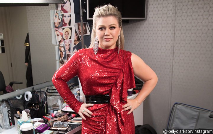 Kelly Clarkson Says Her Clean-Eating Diet Makes Her Wallet Lighter