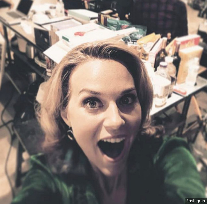 Hilarie Burton posts a behind-the-scene photo in 