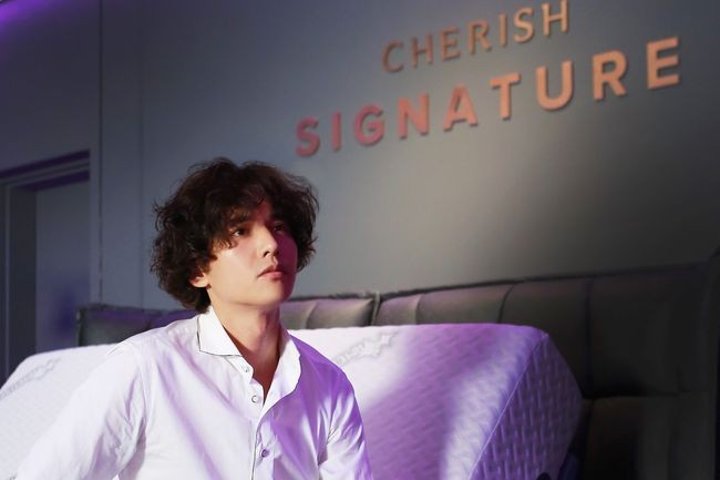 Won Bin at fan sign event hosted by Cherish