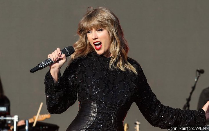 taylor swift delicate number one taylor swift celebrates delicate success after getting taylor swift delicate number one taylor swift celebrates delicate success after getting