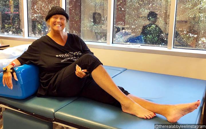 Abby Lee Miller Looks Unrecognizable as She Steps Out After Fifth Round of Chemotherapy
