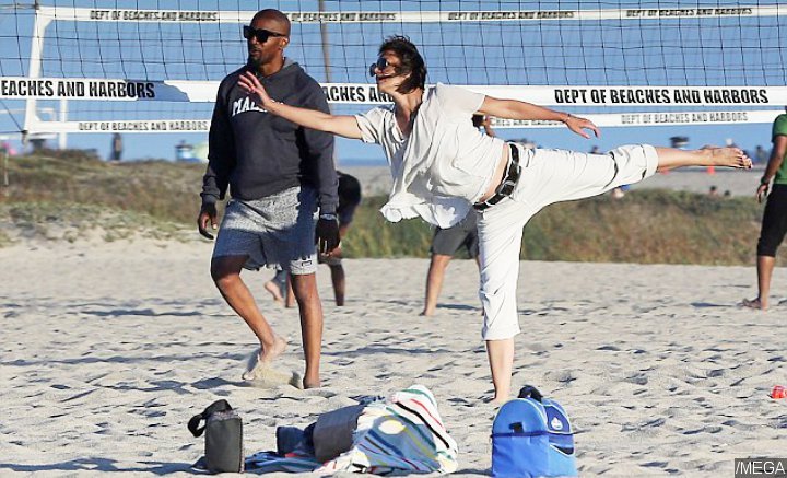 Katie Holmes and Jamie Foxx's PDA-Filled Beach Date