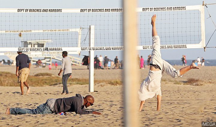 Katie Holmes and Jamie Foxx's PDA-Filled Beach Date