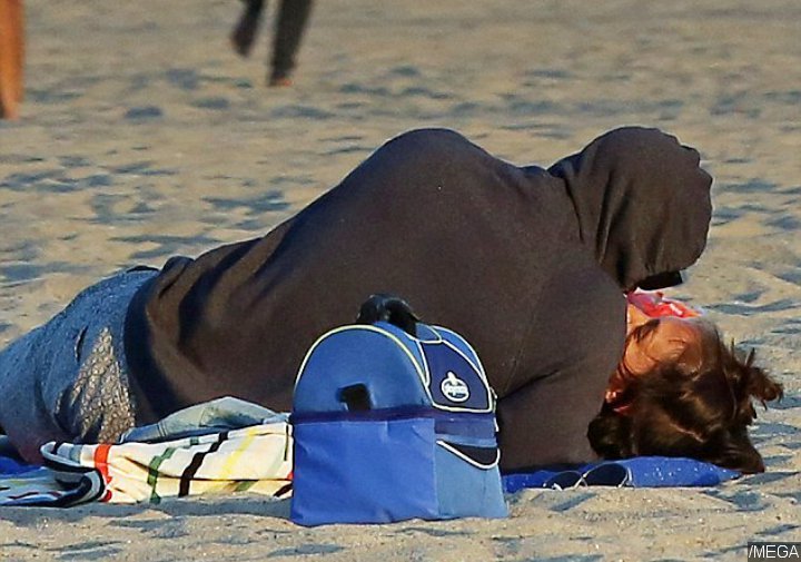 Katie Holmes and Jamie Foxx's PDA-Filled Beach Date
