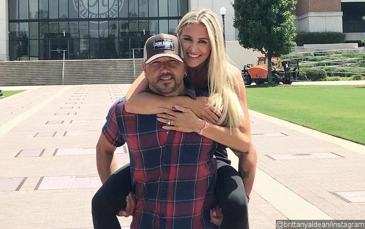 Jason Aldean and His Wife Stunned by Double Death