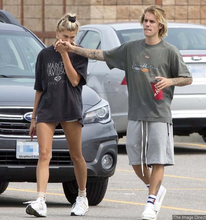 Hailey Baldwin Kisses Justin Bieber