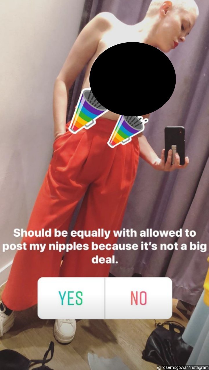 Rose McGowan goes completely topless in a mirror selfie