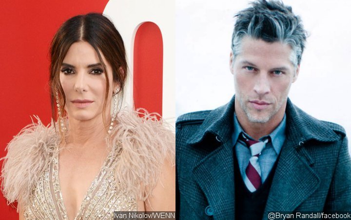  Sandra Bullock's Boyfriend Salutes Her Deceased Father