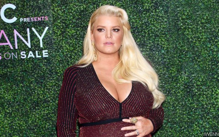Jessica Simpson Sparks Concerns After Showing Extremely Swollen Foot During Pregnancy