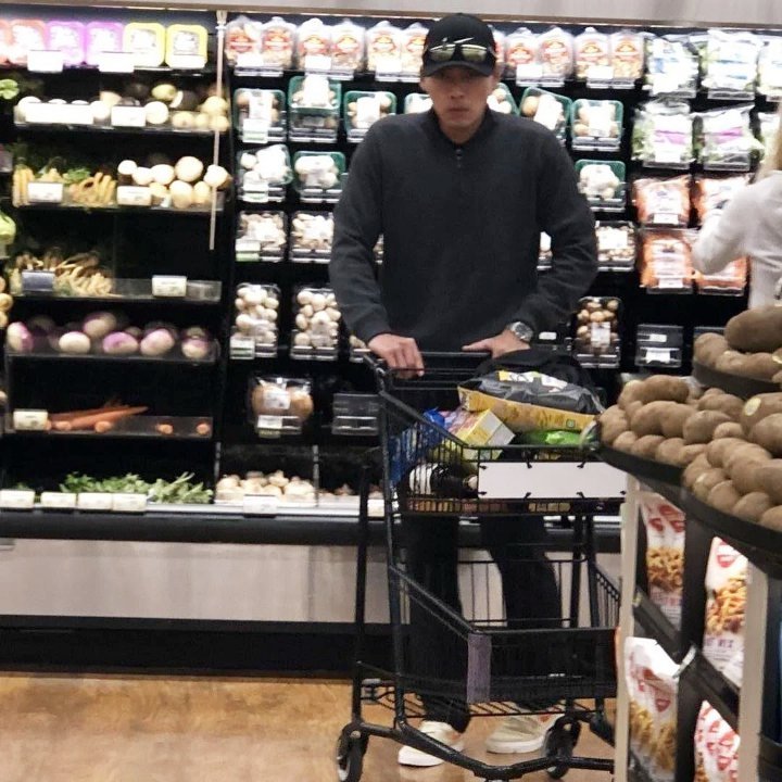 Hyun Bin and Son Ye Jin Grocery Shopping Together in the U.S.